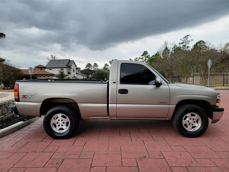 2001 Chevrolet Silverado 1st Gen - Image 3 of 31