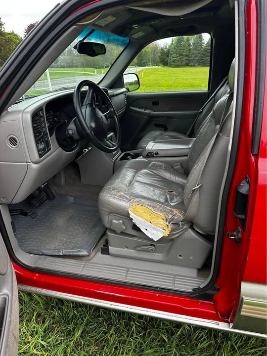 2001 Chevrolet Silverado - Image 4 of 11