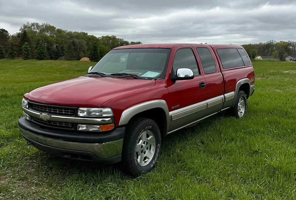 2001 Chevrolet Silverado - Image 2 of 11