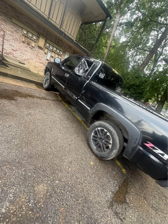 2001 Chevrolet Silverado - Image 2 of 6