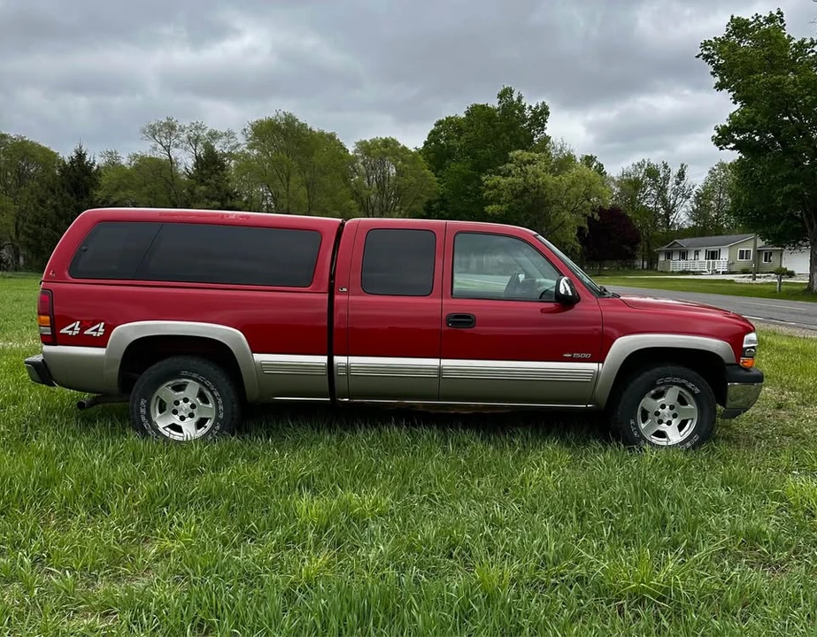 2001 Chevrolet Silverado - Image 9 of 11