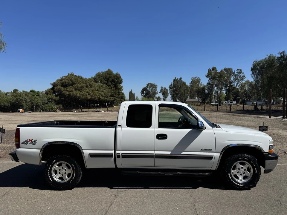 2001 Chevrolet Silverado 1st Gen - Image 2 of 21