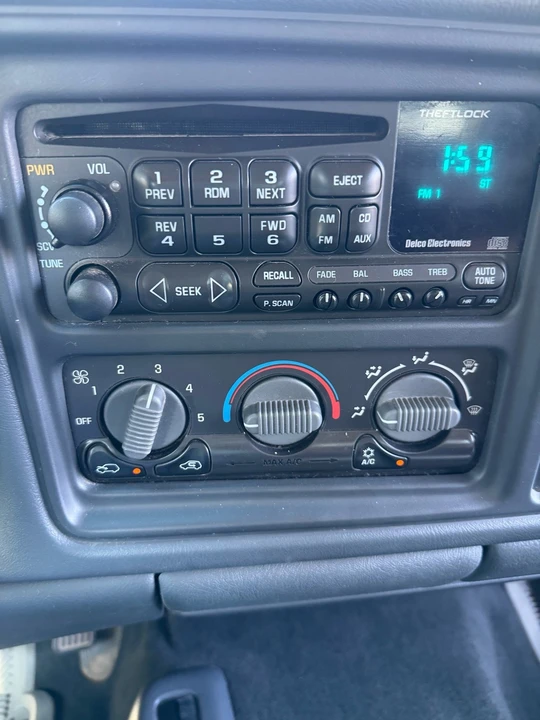 2001 Chevrolet Silverado 1st Gen - Image 13 of 21