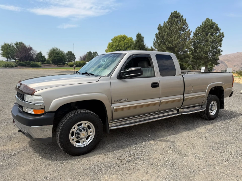 2001 Chevrolet Silverado Heavy Duty 1st Gen - Image 2 of 31