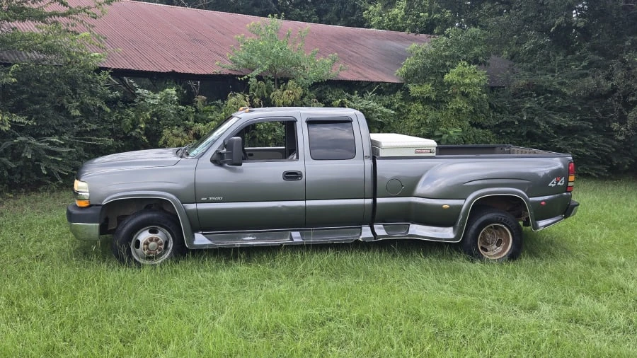 2001 Chevrolet Silverado Heavy Duty 1st Gen - Image 2 of 13