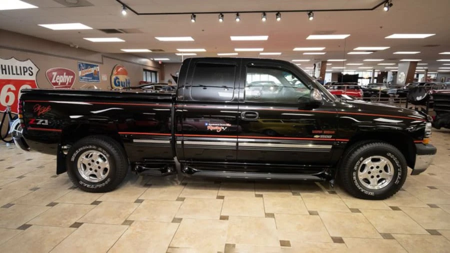 2001 Chevrolet Silverado 1st Gen - Image 2 of 30