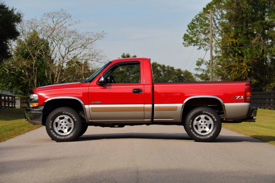 2001 Chevrolet Silverado 1st Gen - Image 2 of 31