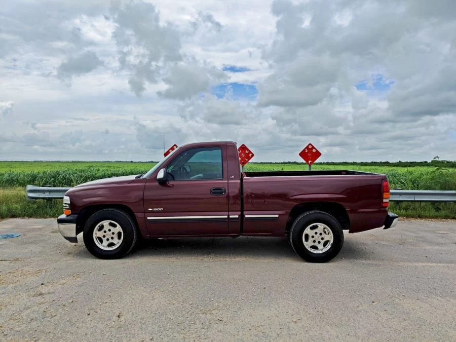 2001 Chevrolet Silverado 1st Gen - Image 2 of 12
