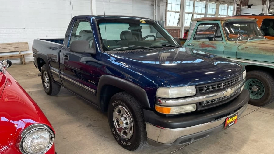 2001 Chevrolet Silverado 1st Gen - Image 2 of 5