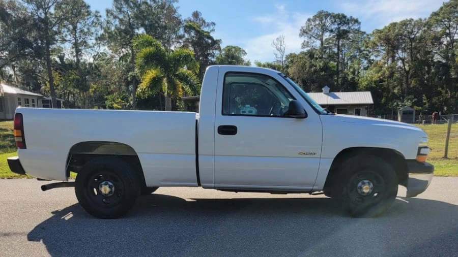 2001 Chevrolet Silverado 1st Gen - Image 3 of 7