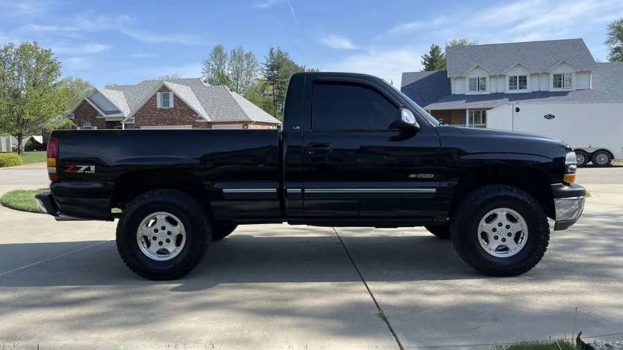 2001 Chevrolet Silverado 1st Gen - Image 2 of 19