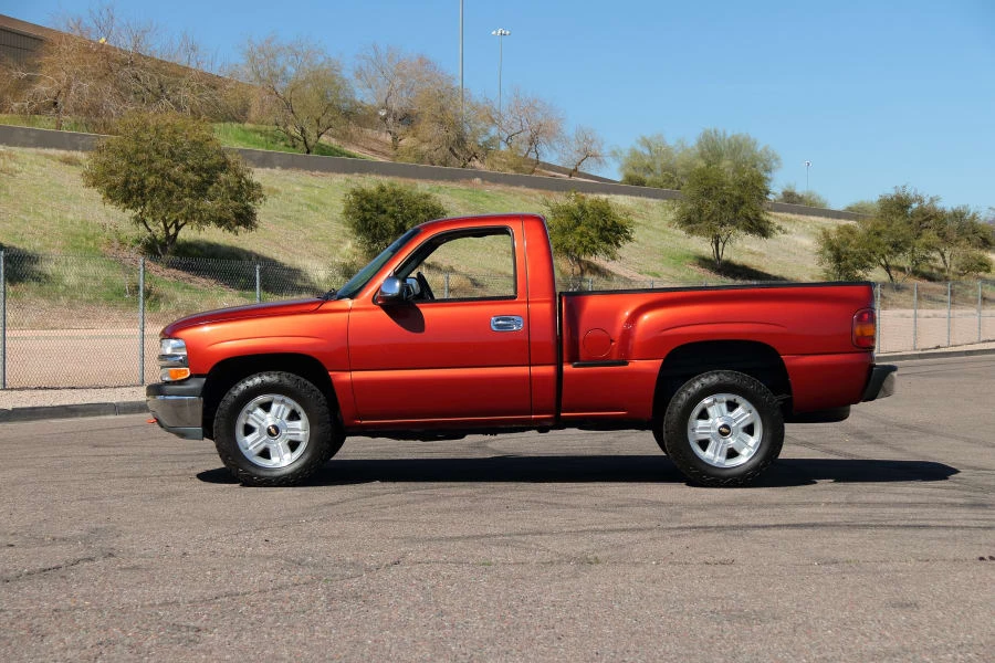 2001 Chevrolet Silverado 1st Gen - Image 2 of 30