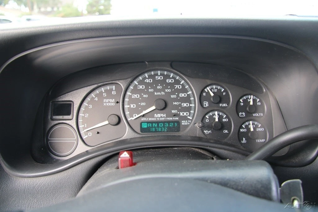 2001 Chevrolet Suburban 9th Gen - Image 17 of 21