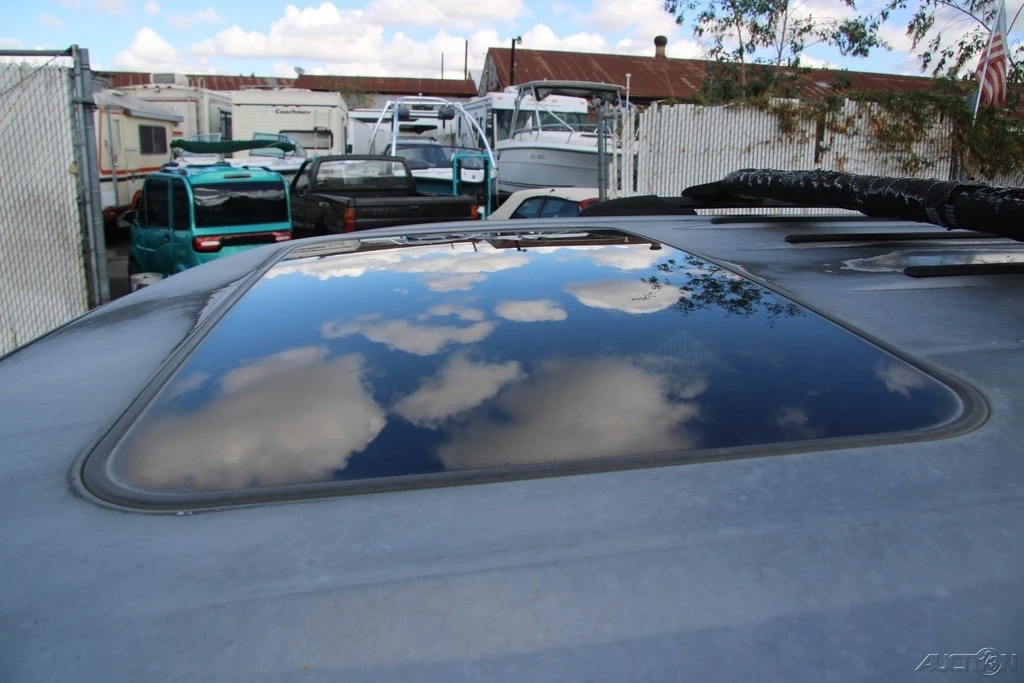 2001 Chevrolet Suburban 9th Gen - Image 15 of 21