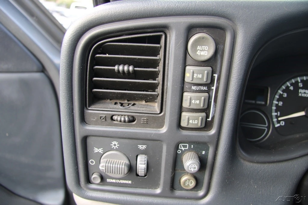 2001 Chevrolet Suburban 9th Gen - Image 16 of 21