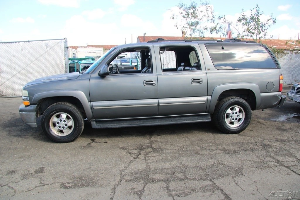 2001 Chevrolet Suburban 9th Gen - Image 3 of 21