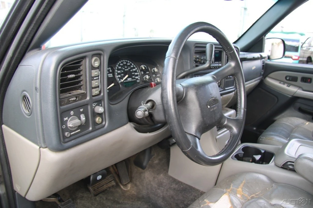 2001 Chevrolet Suburban 9th Gen - Image 14 of 21