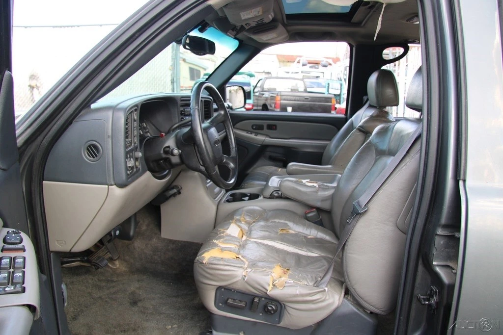 2001 Chevrolet Suburban 9th Gen - Image 13 of 21