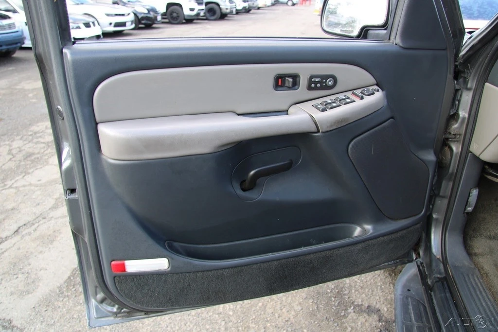 2001 Chevrolet Suburban 9th Gen - Image 12 of 21