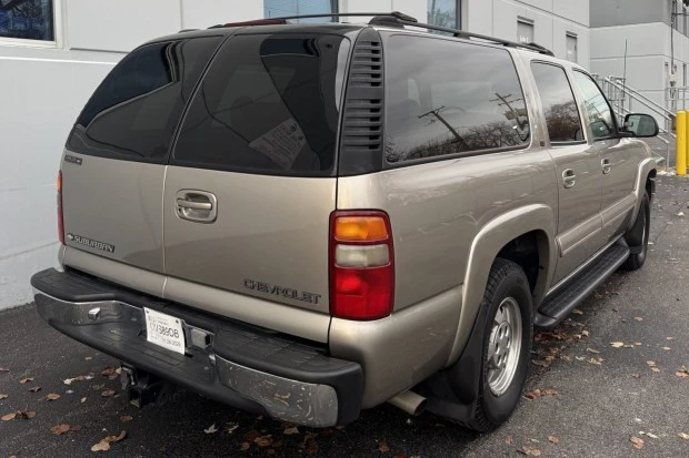 2001 Chevrolet Suburban 9th Gen - Image 2 of 7