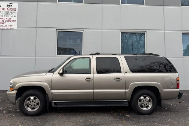 2001 Chevrolet Suburban 9th Gen - Image 3 of 7