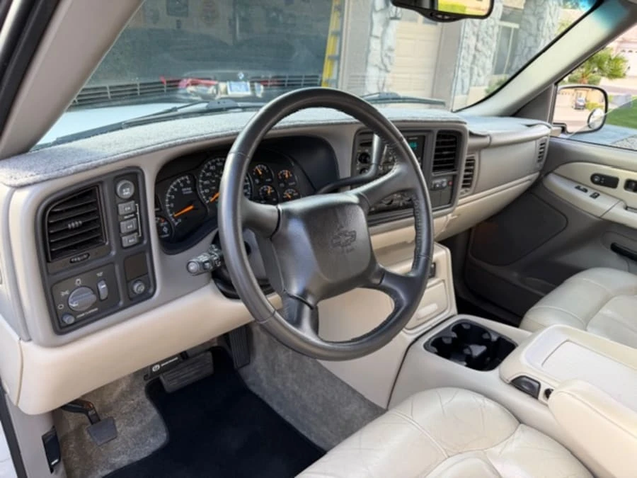 2001 Chevrolet Suburban 9th Gen - Image 9 of 18