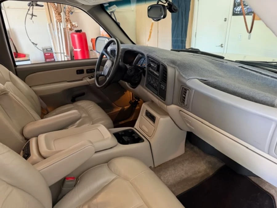 2001 Chevrolet Suburban 9th Gen - Image 11 of 18
