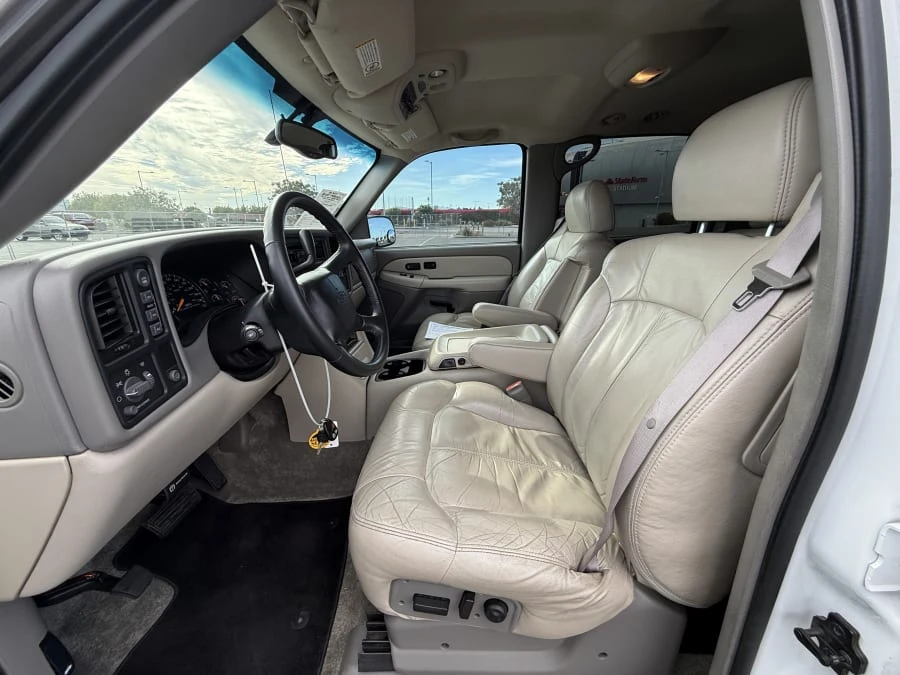 2001 Chevrolet Suburban 9th Gen - Image 7 of 18