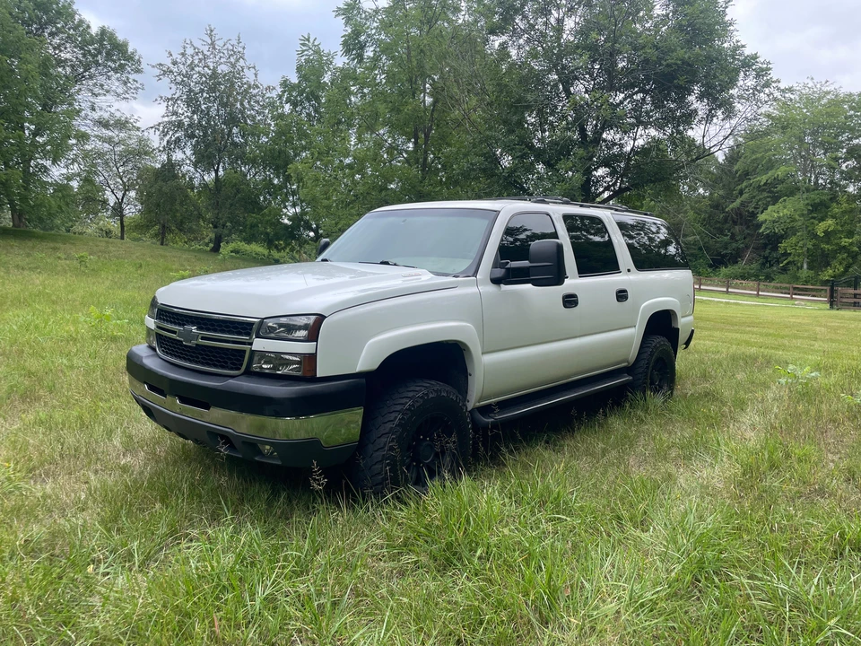 2001 Chevrolet Suburban 8th Gen - Image 10 of 31