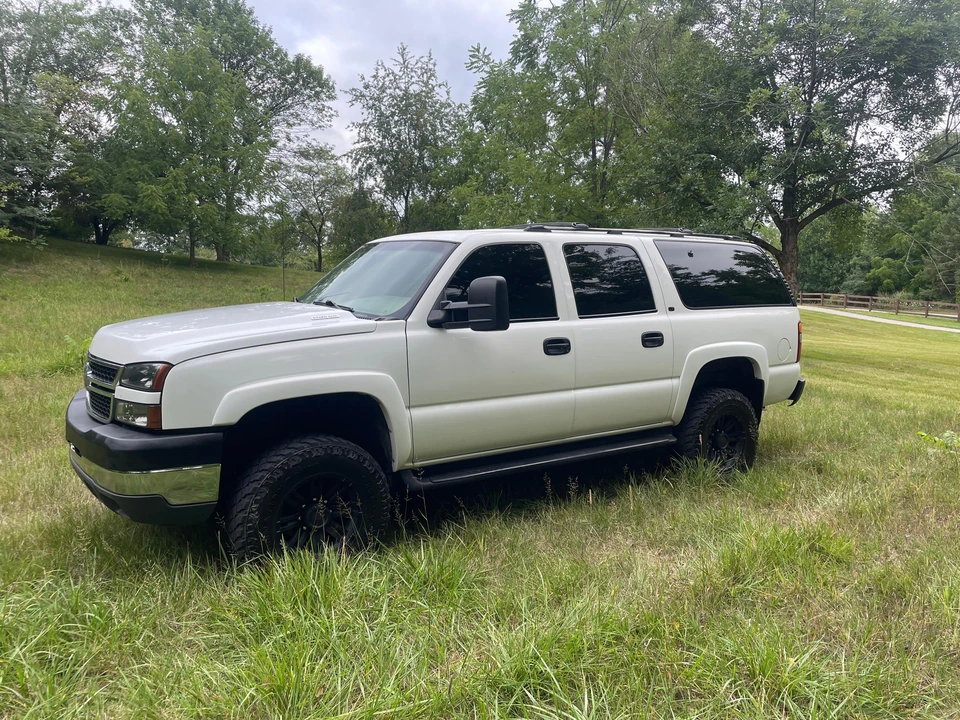 2001 Chevrolet Suburban 8th Gen - Image 11 of 31