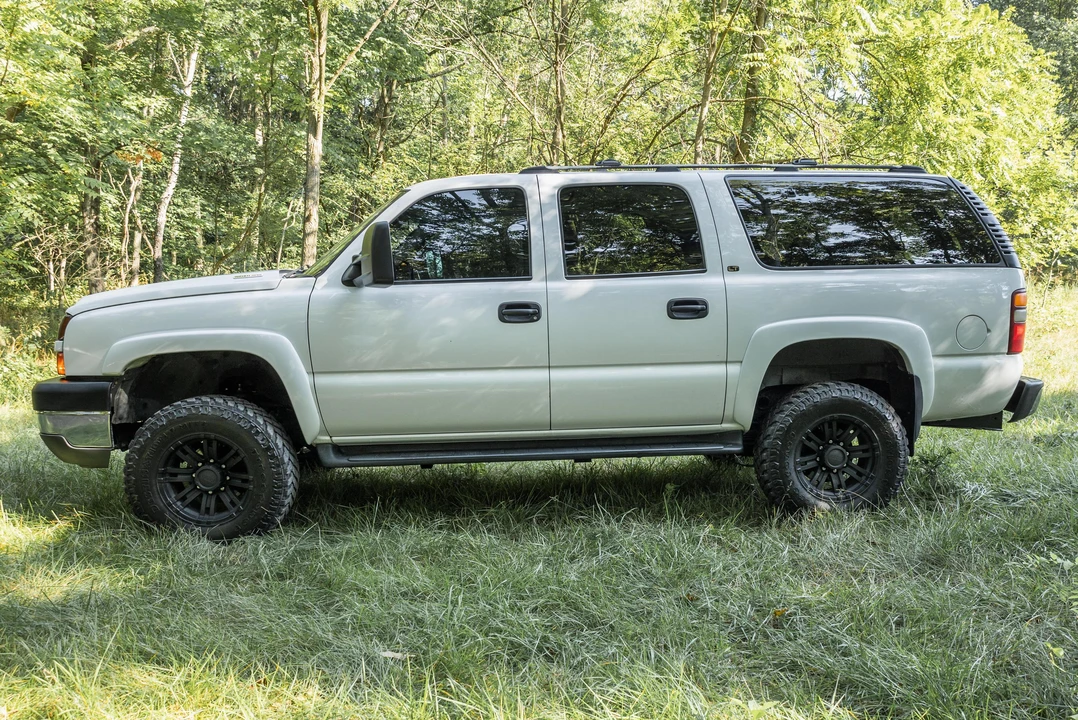 2001 Chevrolet Suburban 8th Gen - Image 3 of 31