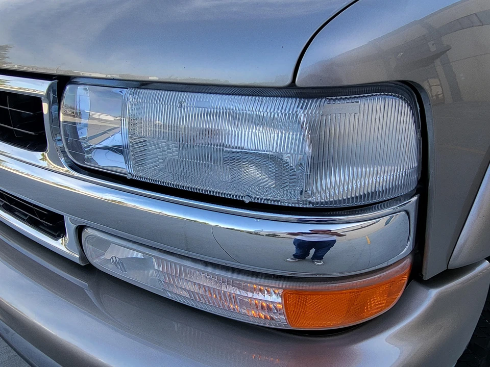2001 Chevrolet Suburban 9th Gen - Image 23 of 31