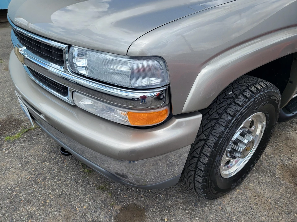 2001 Chevrolet Suburban 9th Gen - Image 24 of 31