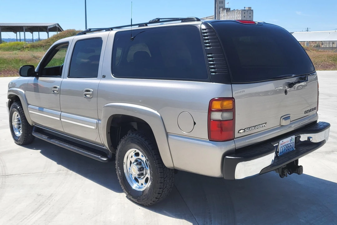 2001 Chevrolet Suburban 9th Gen - Image 4 of 31