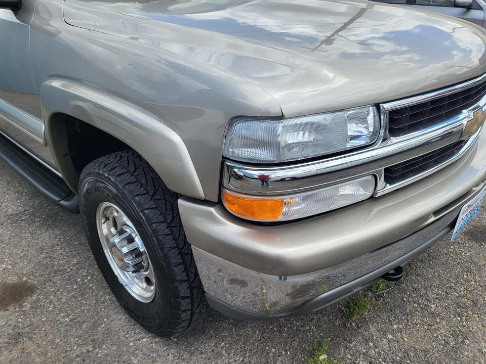 2001 Chevrolet Suburban 9th Gen - Image 13 of 31