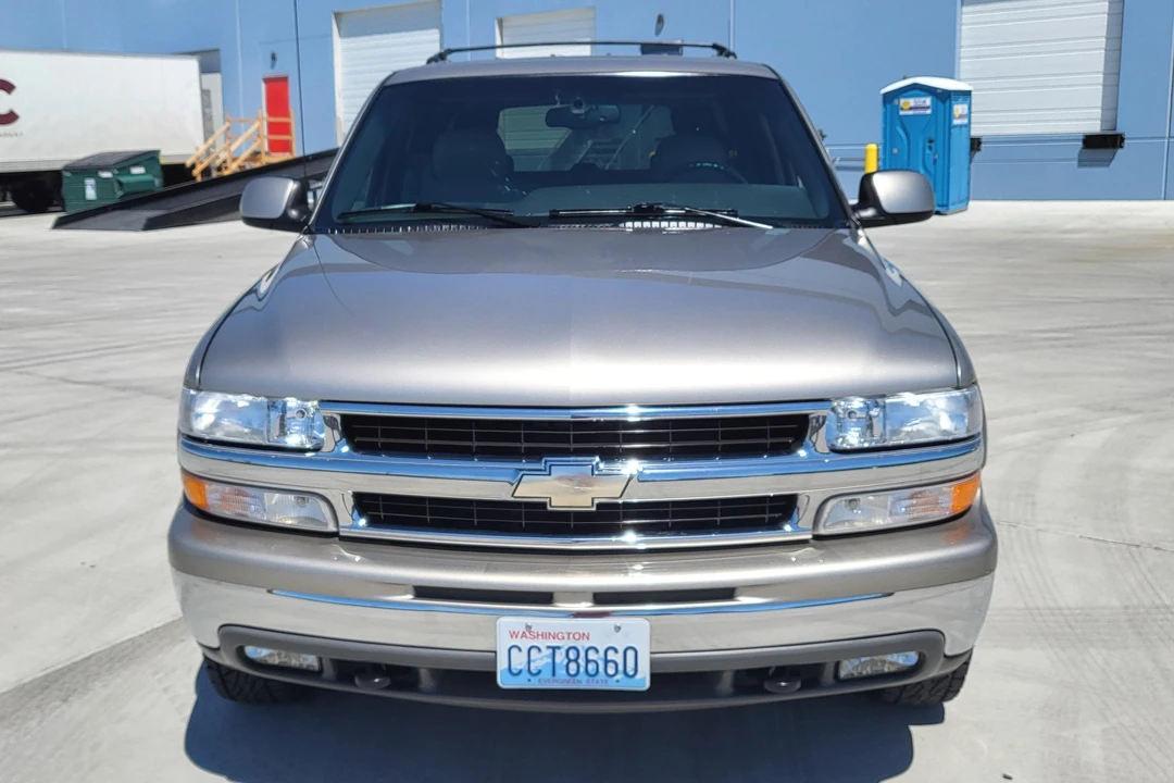 2001 Chevrolet Suburban 9th Gen - Image 2 of 31