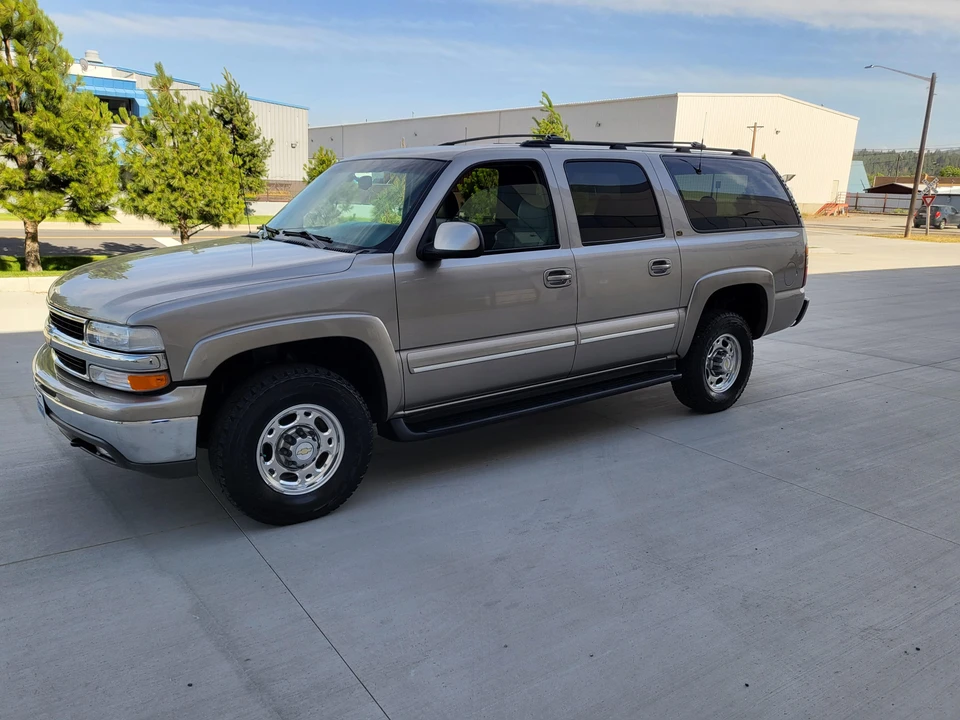 2001 Chevrolet Suburban 9th Gen - Image 6 of 31