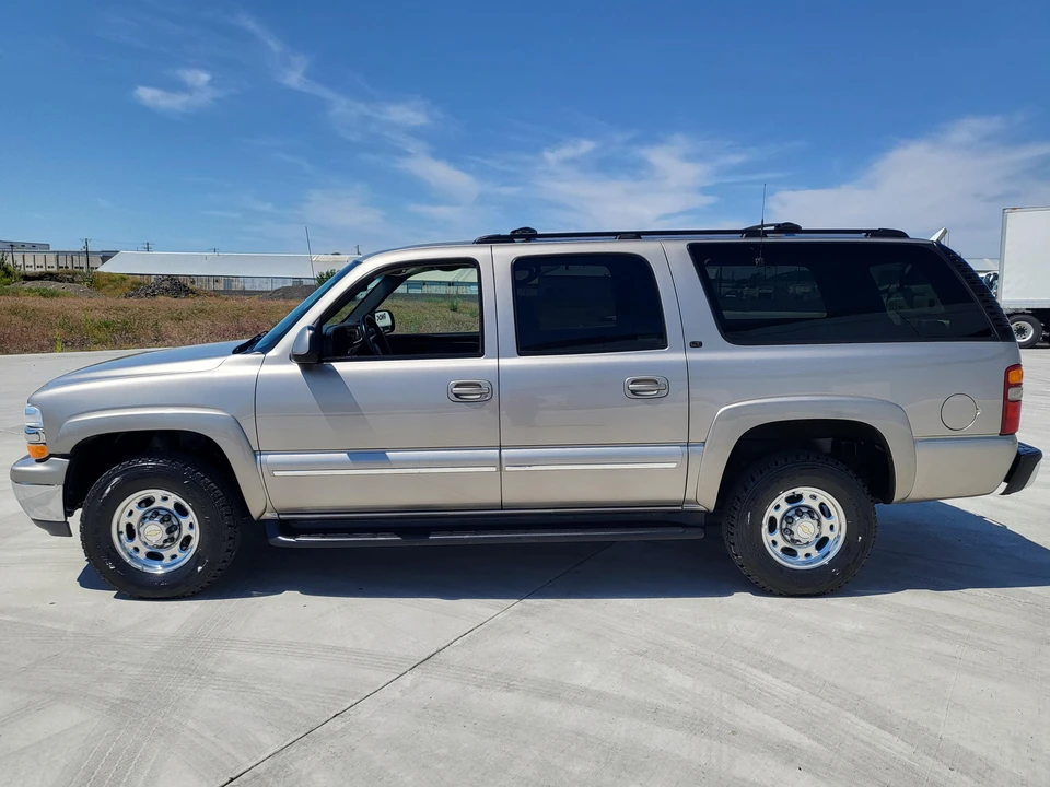 2001 Chevrolet Suburban 9th Gen - Image 7 of 31