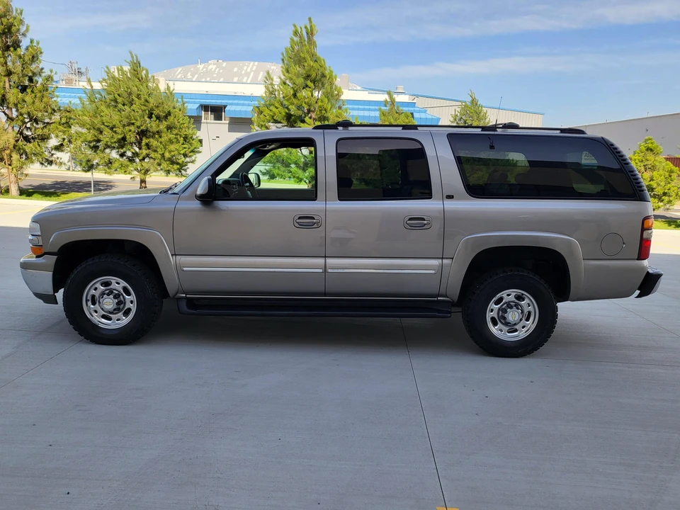 2001 Chevrolet Suburban 9th Gen - Image 8 of 31