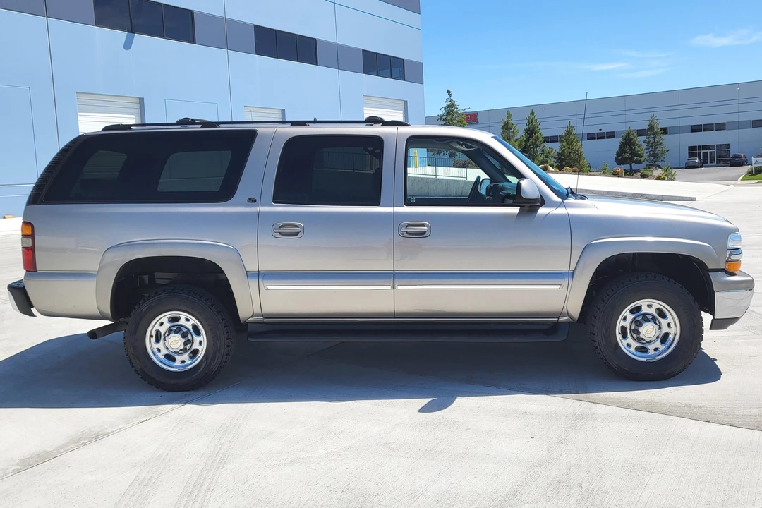 2001 Chevrolet Suburban 9th Gen - Image 3 of 31