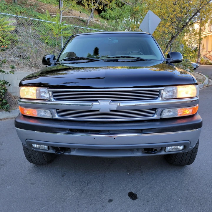 2001 Chevrolet Suburban 9th Gen - Image 2 of 31