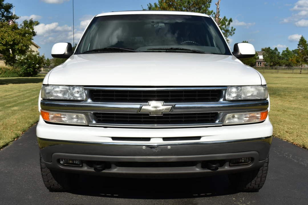 2001 Chevrolet Suburban 8th Gen - Image 2 of 31