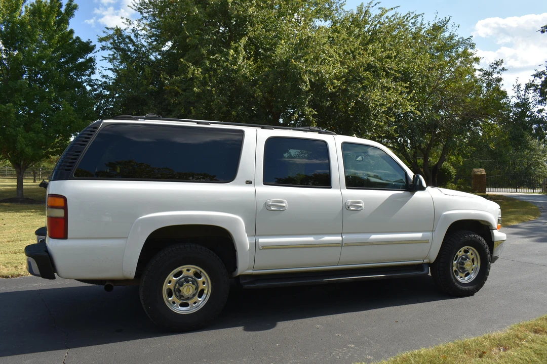 2001 Chevrolet Suburban 8th Gen - Image 15 of 31