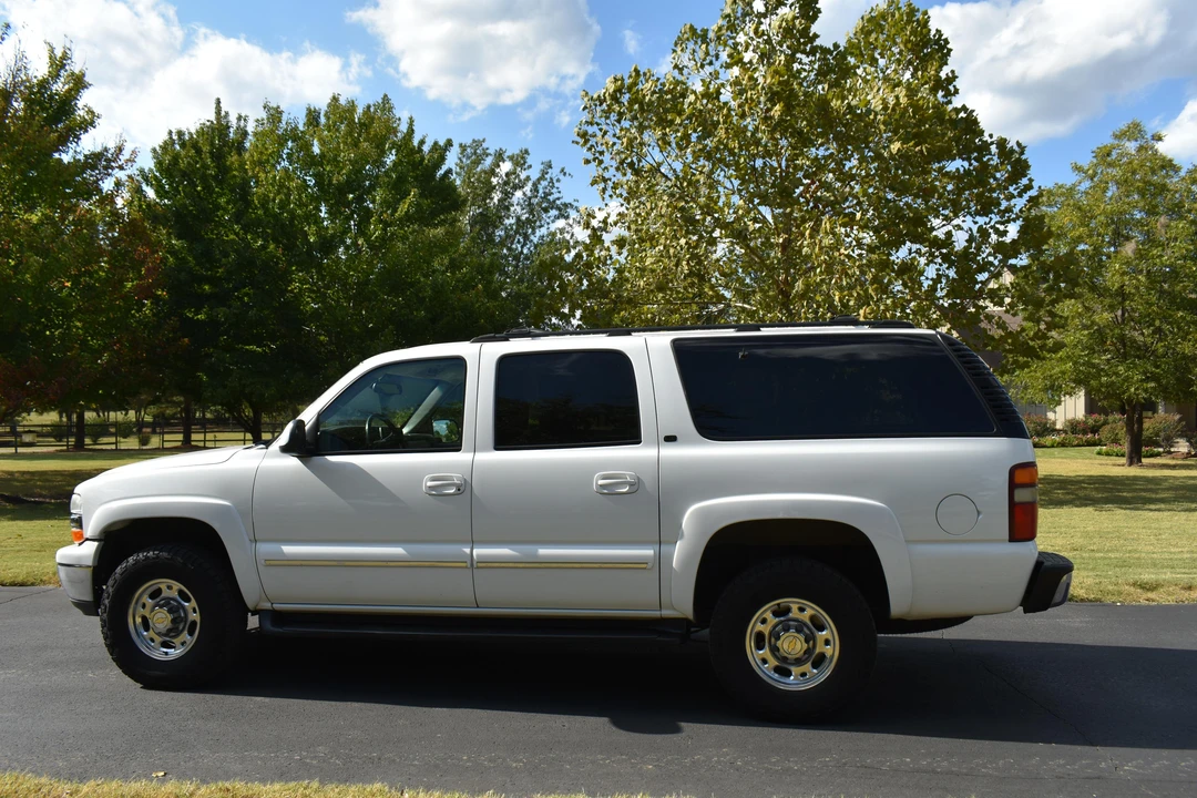 2001 Chevrolet Suburban 8th Gen - Image 10 of 31