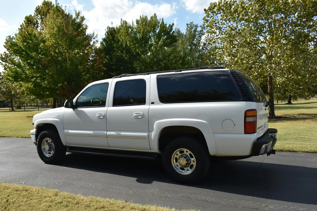 2001 Chevrolet Suburban 8th Gen - Image 11 of 31