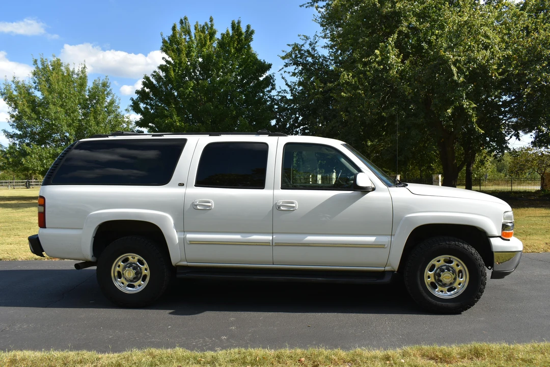 2001 Chevrolet Suburban 8th Gen - Image 17 of 31