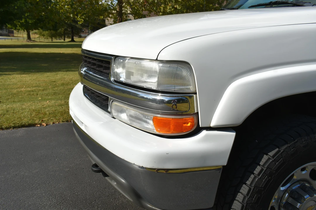 2001 Chevrolet Suburban 8th Gen - Image 24 of 31