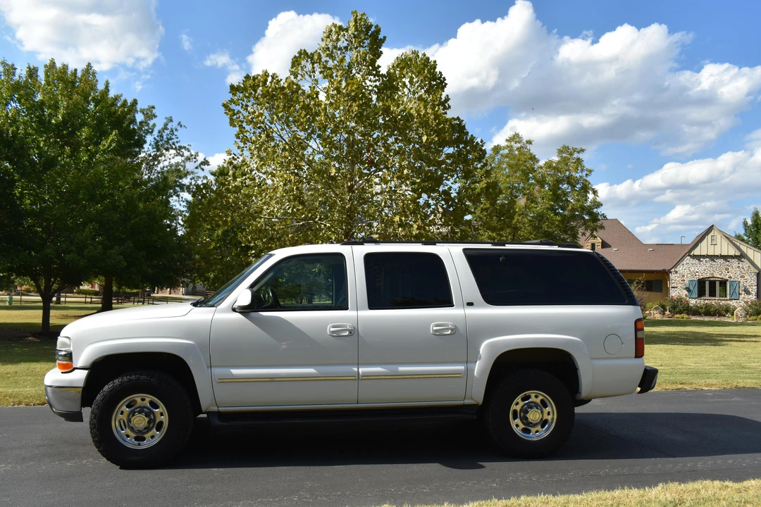 2001 Chevrolet Suburban 8th Gen - Image 9 of 31