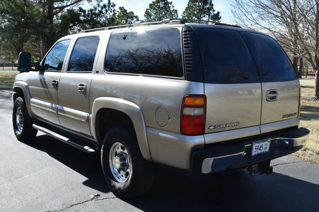 2001 Chevrolet Suburban 9th Gen - Image 2 of 7