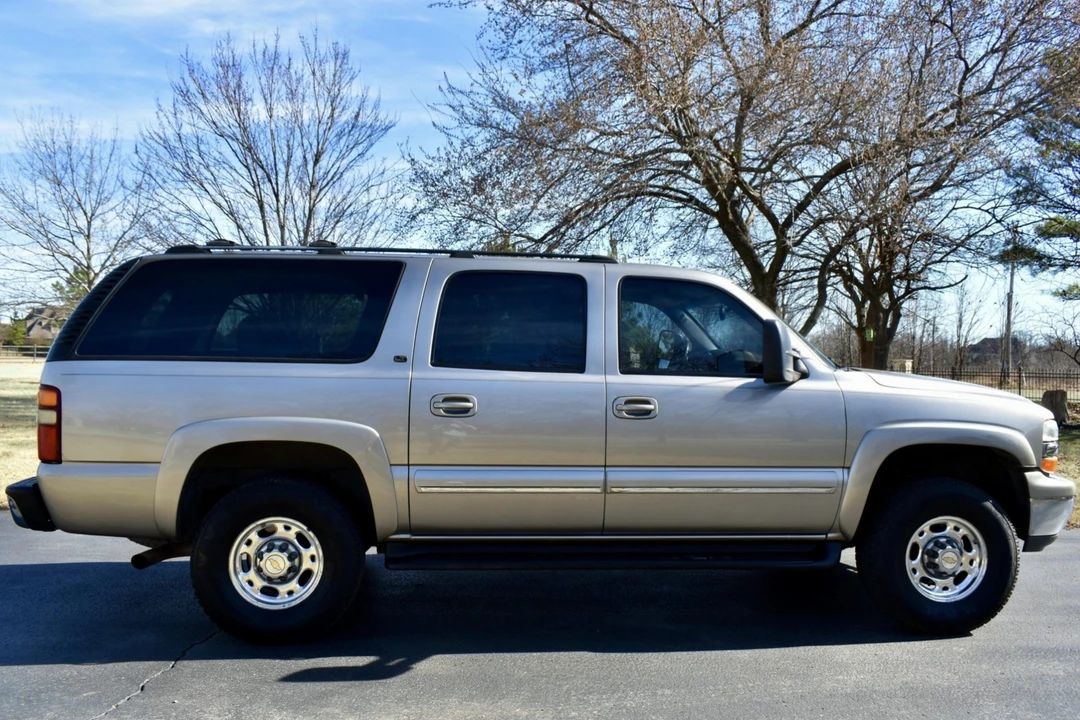 2001 Chevrolet Suburban 9th Gen - Image 3 of 7